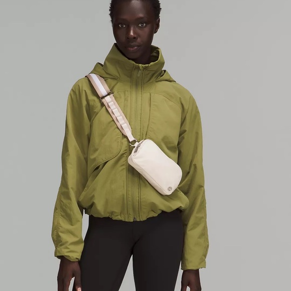 Lululemon Everywhere Crossbody Bag Opal - Picture 3 of 3